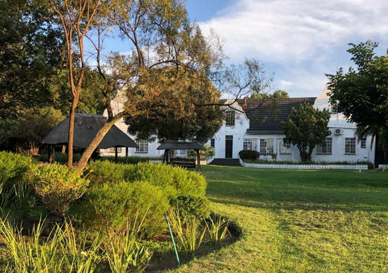 Weeping Willow Midrand Buitenkant foto