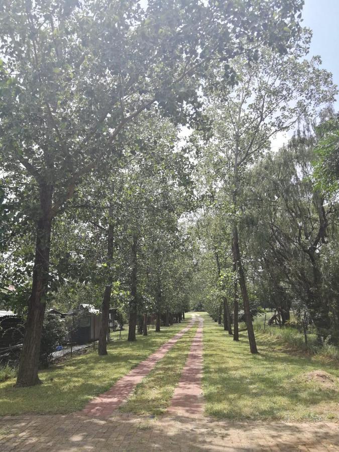 Weeping Willow Midrand Buitenkant foto
