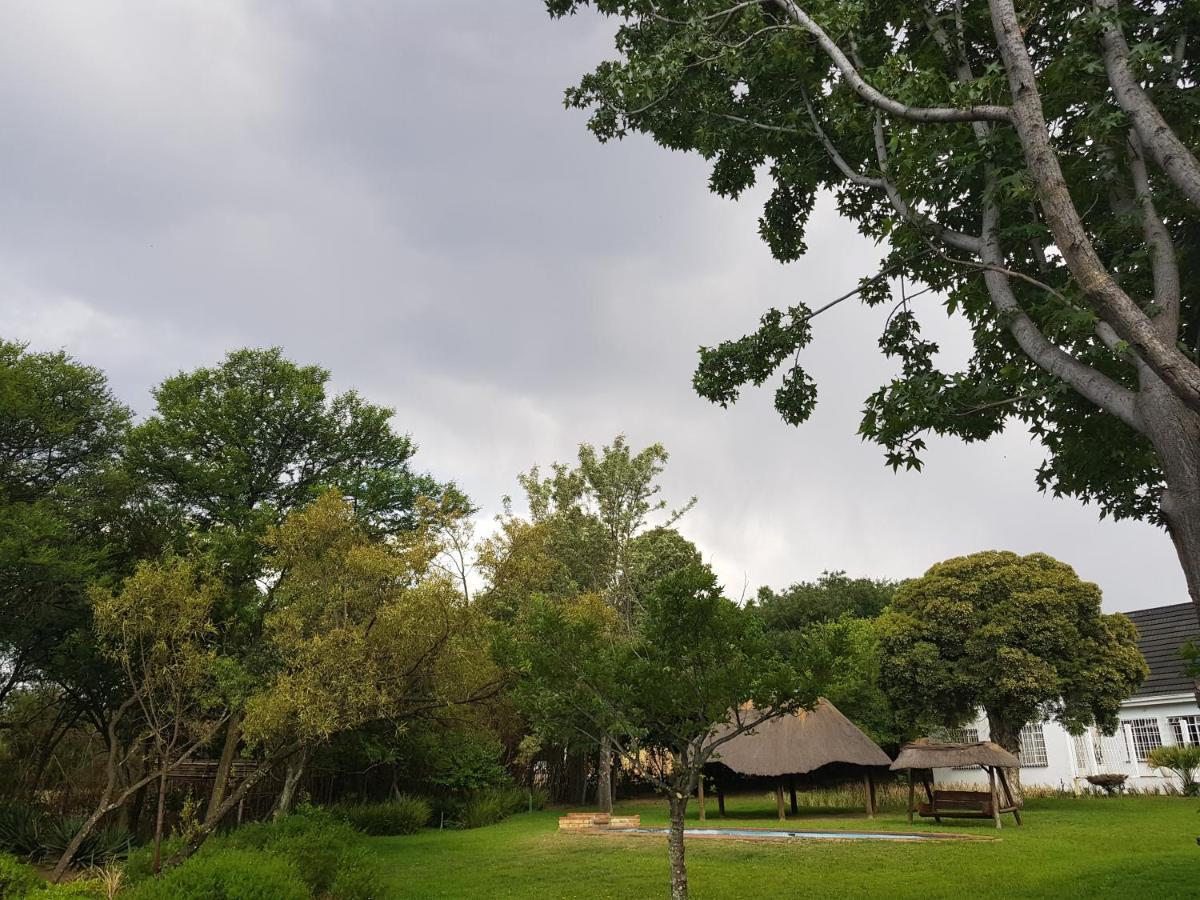 Weeping Willow Midrand Buitenkant foto