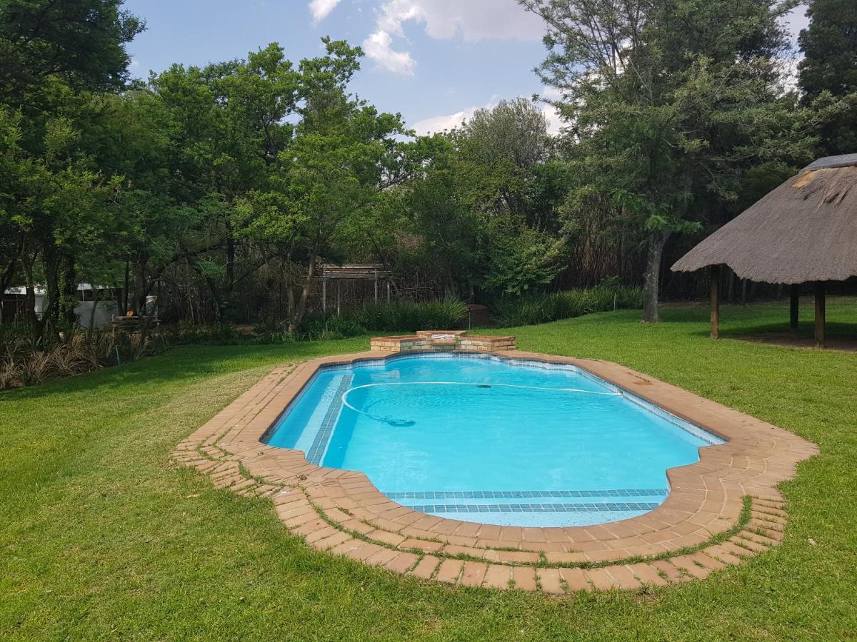 Weeping Willow Midrand Buitenkant foto